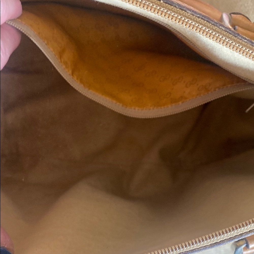 Gucci Brown Shoulder Bag with Iconic Design - Picture 16 of 16